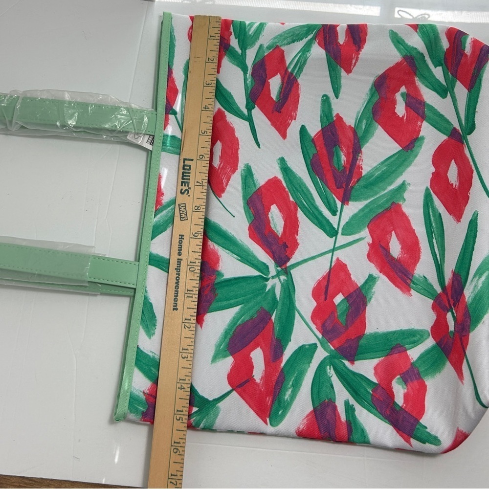 Clinique Drawbertson Tote Makeup Bag Set Floral Lips Design Red Green White New - Picture 15 of 16